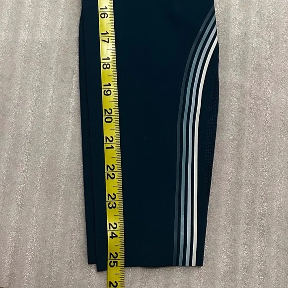 Like NEW - Lululemon High Rise Leggings - Picture 14 of 14